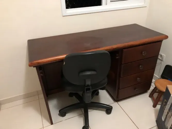 Mesa de Madeira Maciça Escritório/Quarto - R$ 300 - 80cm altura x 138cm comp x 53 cm larg
