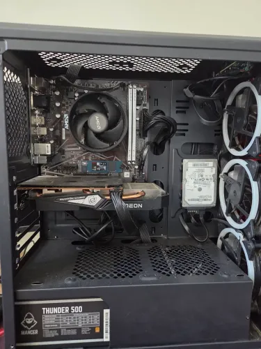 PC Gamer completo: Ryzen 5 + RX 6500 XT + NVMe 1TB SanDisk + 2 Monitores 2K IPS + Kit Dell