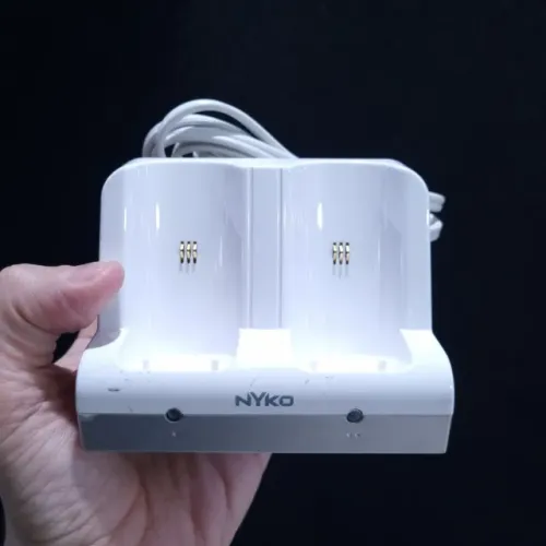 OFERTA BASE CARREGADORA PARA NINTENDO WII ( PORÉM SEM AS BATERIAS ) + VOLTANTE DE PLÁSTICO