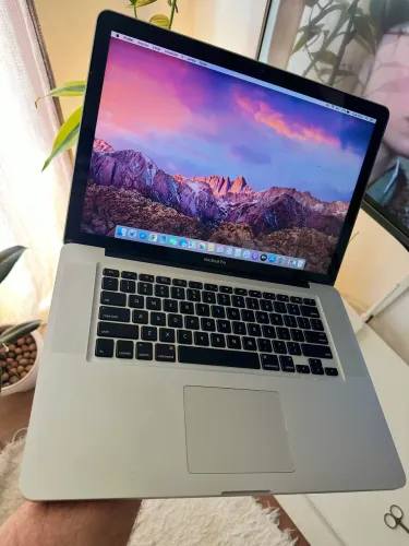 MacBook Pro 15 (i5 / 8Gb RAM / SSD256) Detalhes no anúncio 