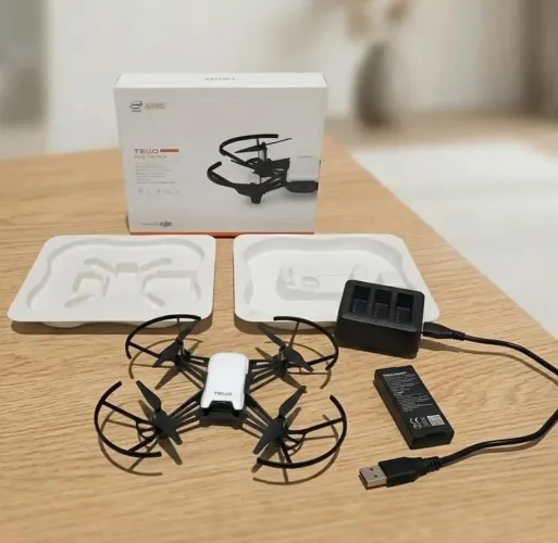 Vendo drone DJI Tello Ryze, em ótimo estado de conservação e com funcionamento perfeito.