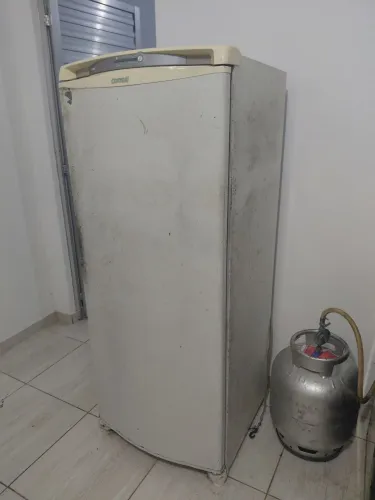 VENDO GELADEIRA USADA $300