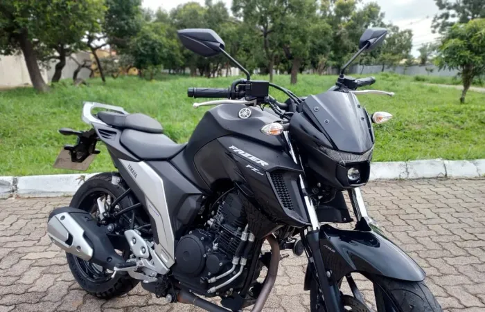FZ25 preto fosco impecável