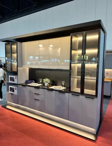 Cozinha Modulada Lumina Telasul - 15 Portas, 4 Gavetas e Vidro - Entrega Imediata
