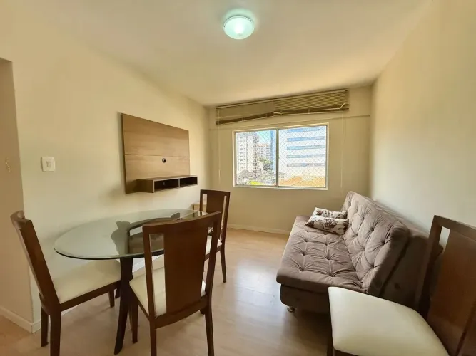 Apartamento mobiliado com 3 quartos para locação no Centro de Florianópolis