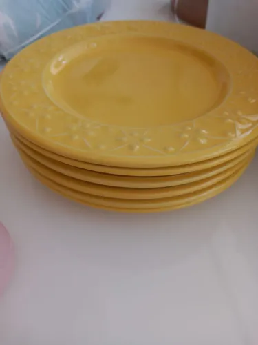 Pratos RASOS OBS NAO SAO SOBREME.Lindos pratos são 6 pratos valor 50 obs não faço entregas