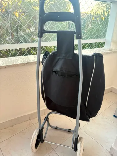 Carrinho de Compras Prático e Resistente - Ótimo Estado