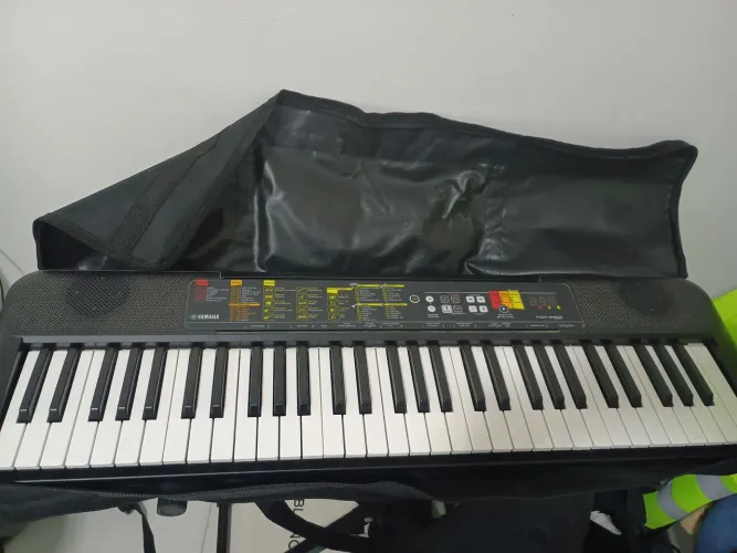 Vendo Teclado Yamaha - semi novo