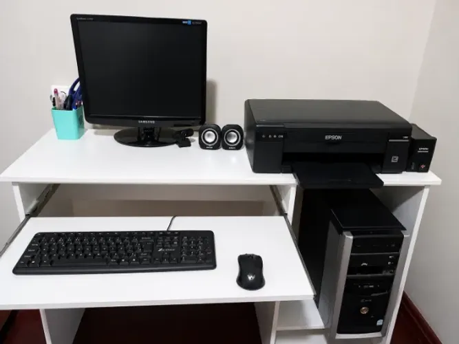 CPU + monitor + teclado + mouse + Webcam + som