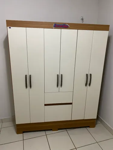 Guarda-roupa Montado