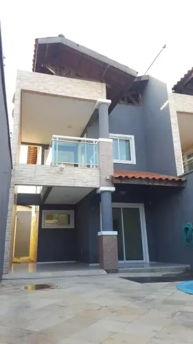 VENDE-SE CASA DUPLEX COM 03 SUÍTES E PISCINA