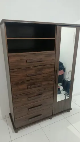 cômoda 6 gavetas, 1 porta com 4 prateleiras e espelho (semi nova)