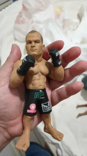 Boneco UFC cigano 