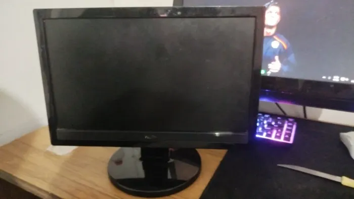 Monitor aoc 15,6 polegadas vga com adaptador pra display port 1366x768