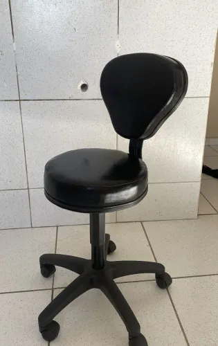 Cadeira Mocho preta Ergonômica