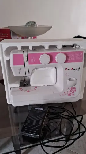 Vendo máquina de costura nova na caixa
