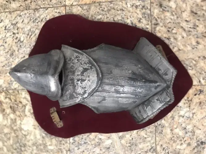 Dois Tocheiros Medievais De Ferro Armadura Medieval Com Espadas Ferro