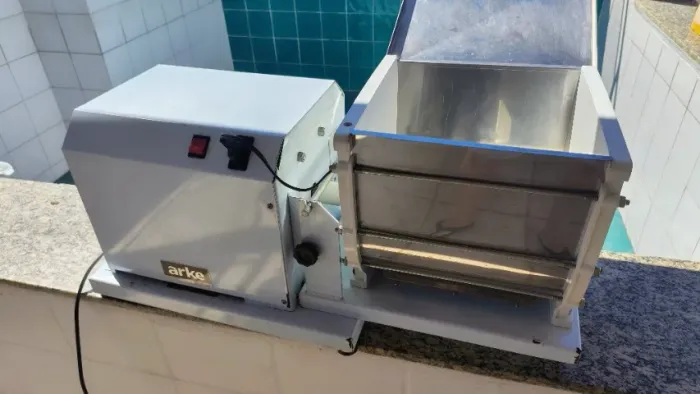 Máquina de massas Arke Multi Mix (capacidade de até 5kg de massa)