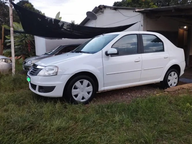 Renault Logan Expression Hi-flex 1.6 8V 4P 2013