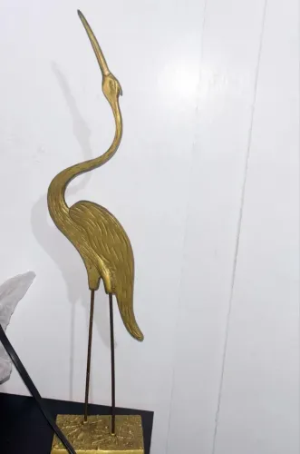 Vendo escultura antiga de flamingo em bronze