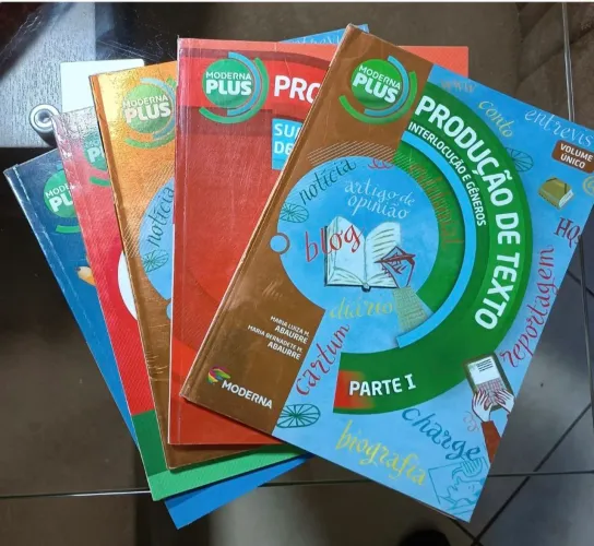 Livros . Produção de texto. Editora Moderna Plus. 5 volumes.