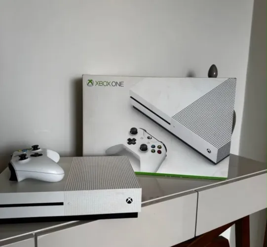 XBOX ONE S - EXCELENTE ESTADO!!
