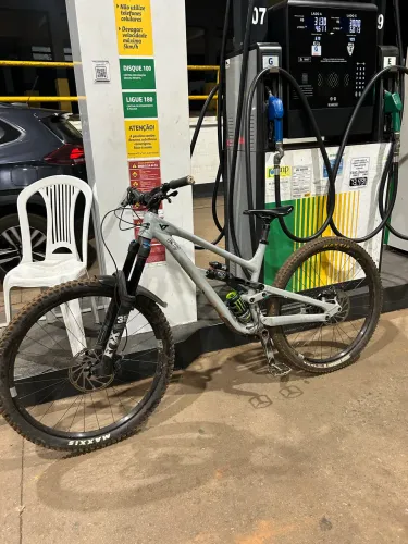Bicicleta enduro yt capra