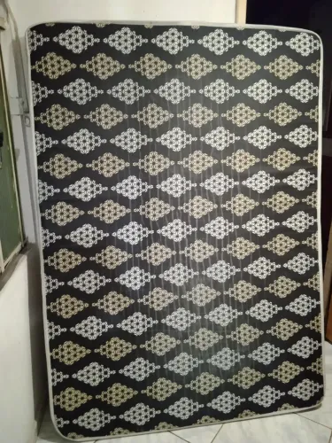 Colchão de 33 seminovo