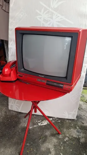 Tv e telefone antigo 