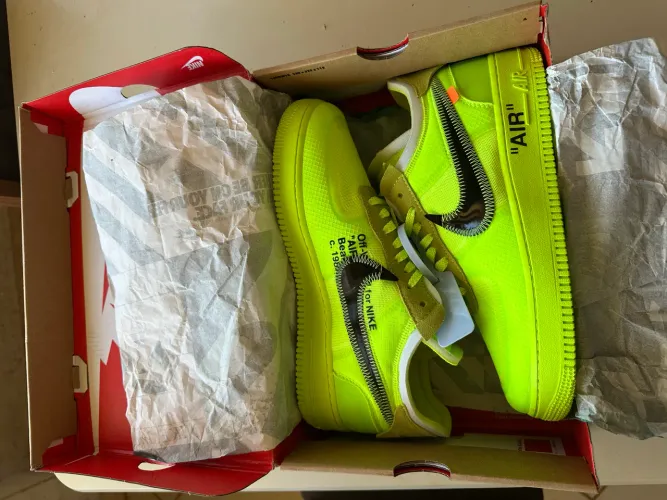 Tênis Nike Air Force 1 X Off White Volt