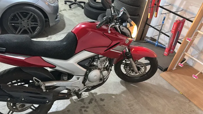 Moto bem conserveda troco por carro de maior valor