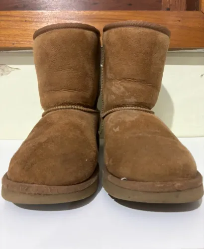 Bota UGG marrom 