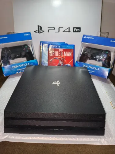PS4 PRO c/ 2 controles originais, 3 jogos originais, aparelho lacrado, quase sem uso.