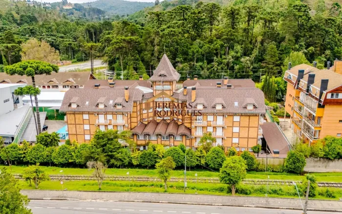 Hotel à venda com 53 apartamentos no Capivari em Campos do Jordão/SP.