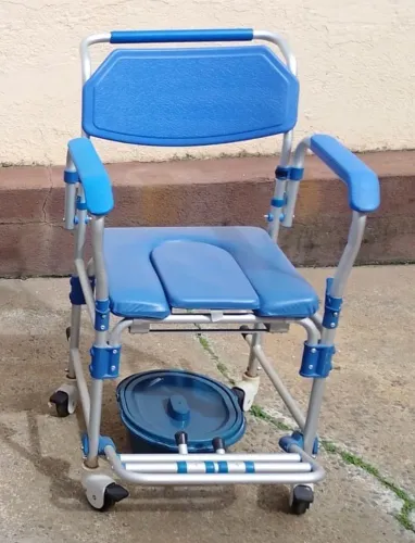 Cadeira de Banho Higiênica até 150kg - Dellamed - Semi nova, pouco uso.