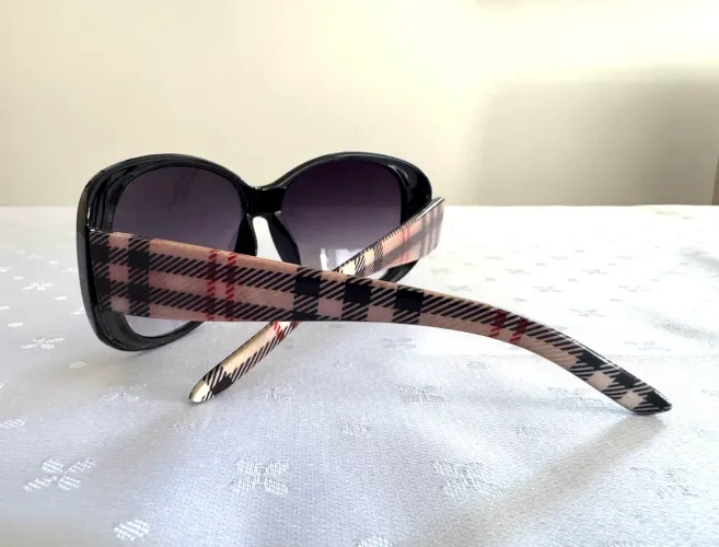 Óculos inspiração Burberry 