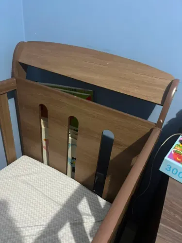Berço/Cama com Colchão impermeável semi-novo