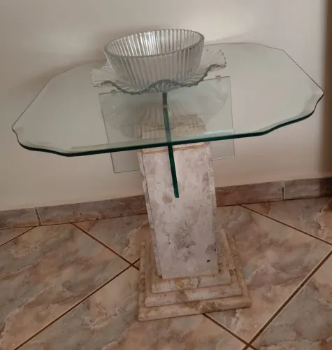 mesa lateral mármore travertino tampo vidro bisotê  