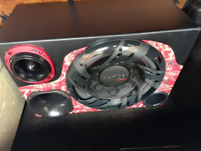 Vendo uma caixa trio