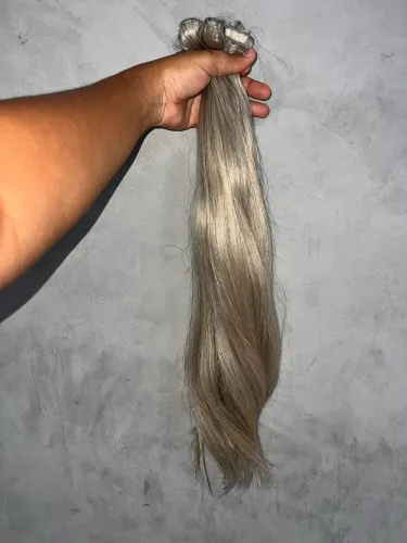 Cabelo loiro humano já na tela 