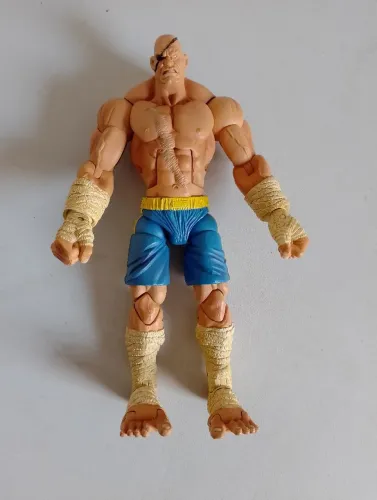 Street Fighter Sota Toys Sagat - possui detalhe.