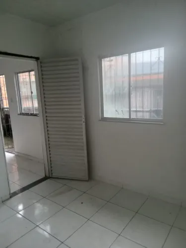 Aluga-se Kit Net 1 quarto próx a São Brás $650