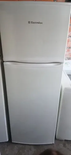 Vendo geladeira Electrolux 360L Degelo 110v entrego