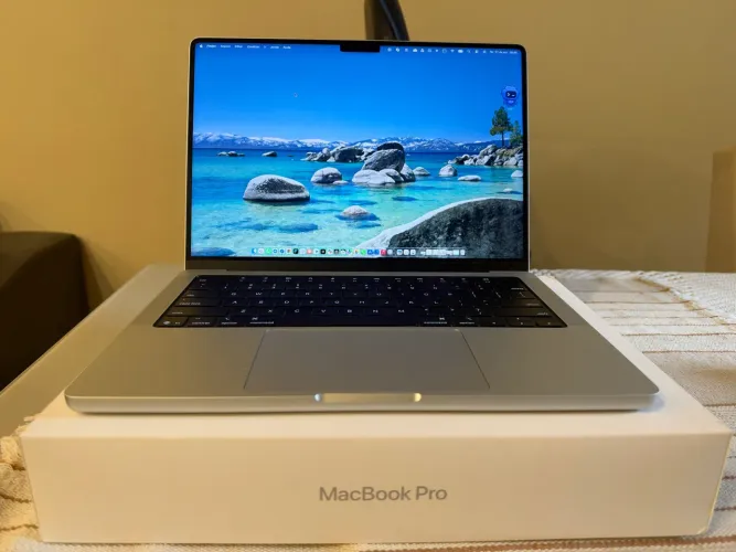MacBook Pro M5 | 16GB | 512GB SSD | Prata | 45 Ciclos
