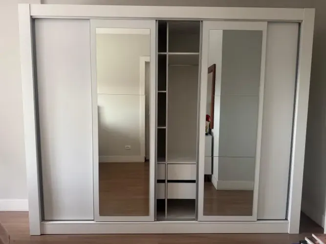 OPORTUNIDADE guarda roupas alto padrão excelente