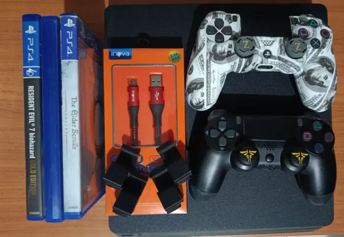 Vendo Ps4 Slim com lacre de 1 Tera por 1700 reais