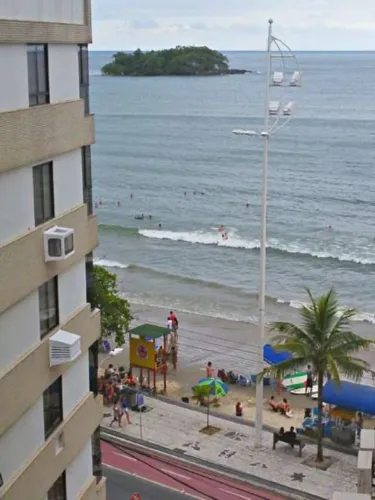 Apto na Av. Atlantica. PREDIO FRENTE MAR !!!