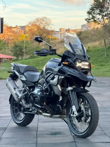 R 1250 GS TRIPLE BLACK ANO 2024 12.000KM