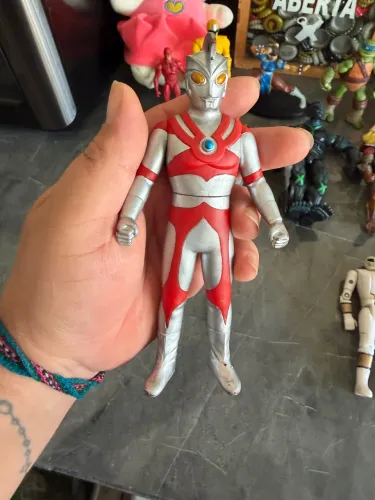 Boneco ultraman bandai
