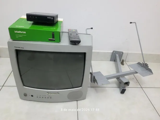 Vendo TV de tubo Panasonic 14 polegad conversor digital intelbras e suporte de parede p TV